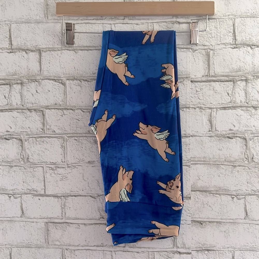 NEW!!! When Pigs Fly OS Lularoe Leggings One Size Soft and Stretchy